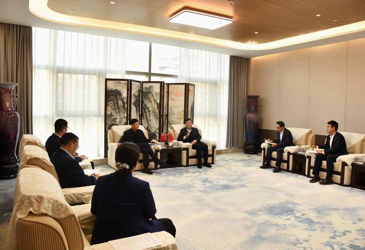 交通銀行河南省分行黨委書記、行長項志紅一行到訪豫資控股集團